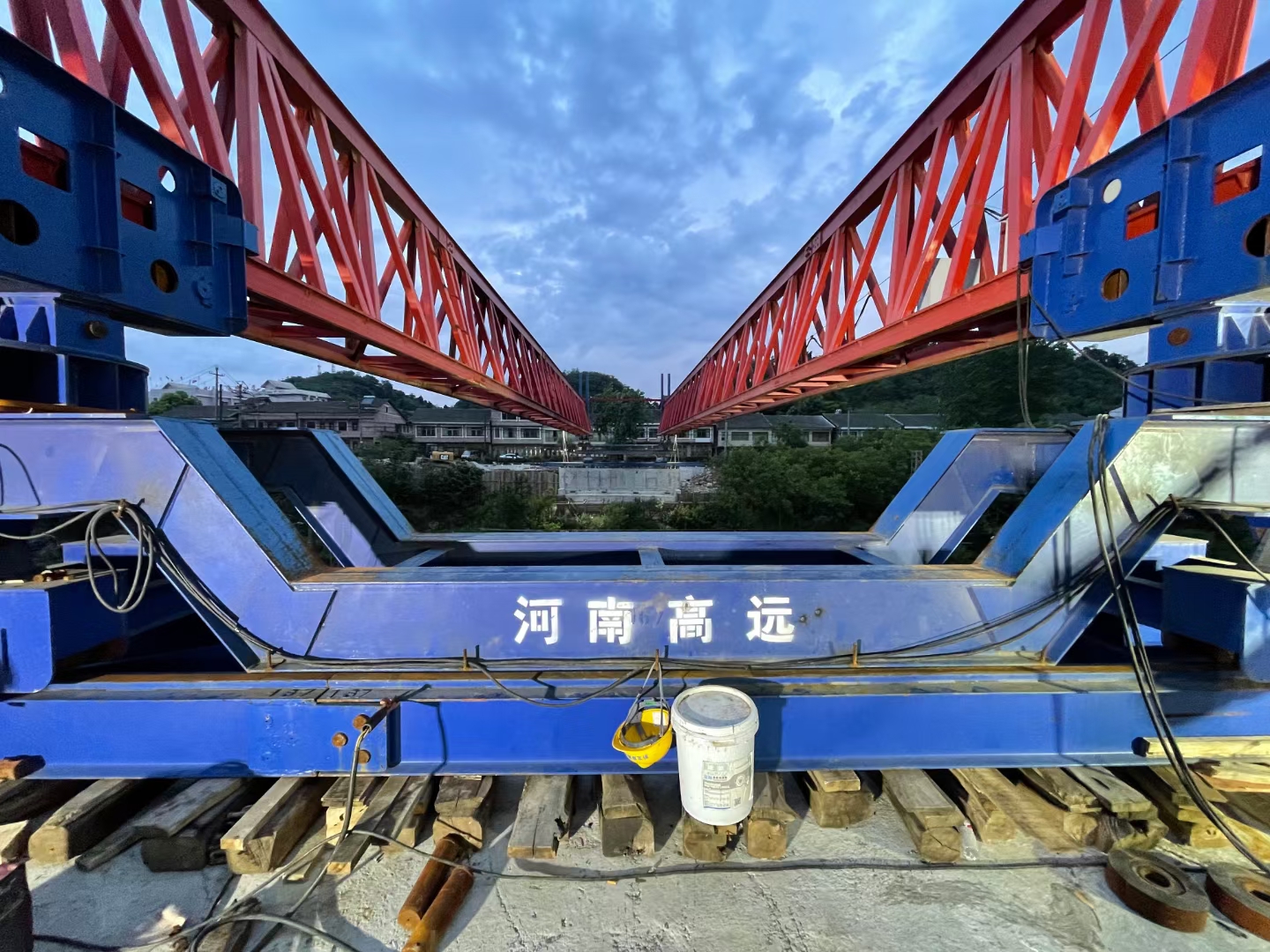 架桥机过孔时怎么才能保证安全性?