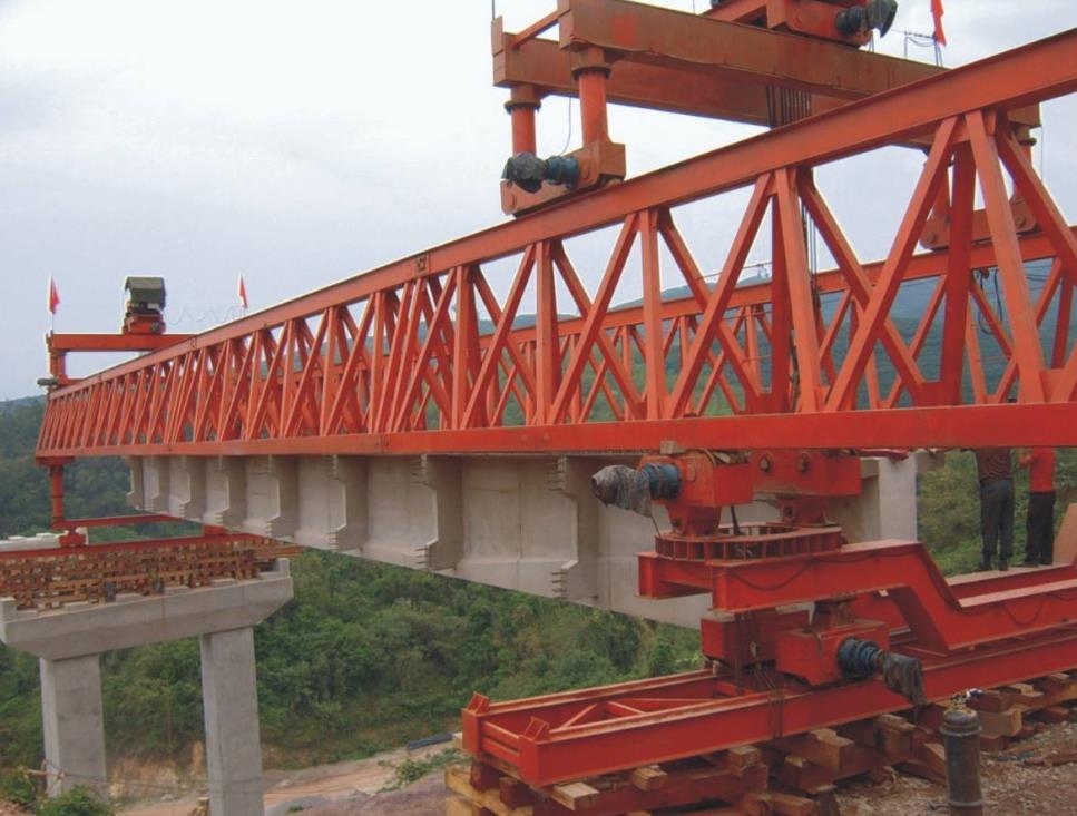 分析GYLQ200T-40M自平衡过跨架桥机的定期保养工作内容包含有哪些