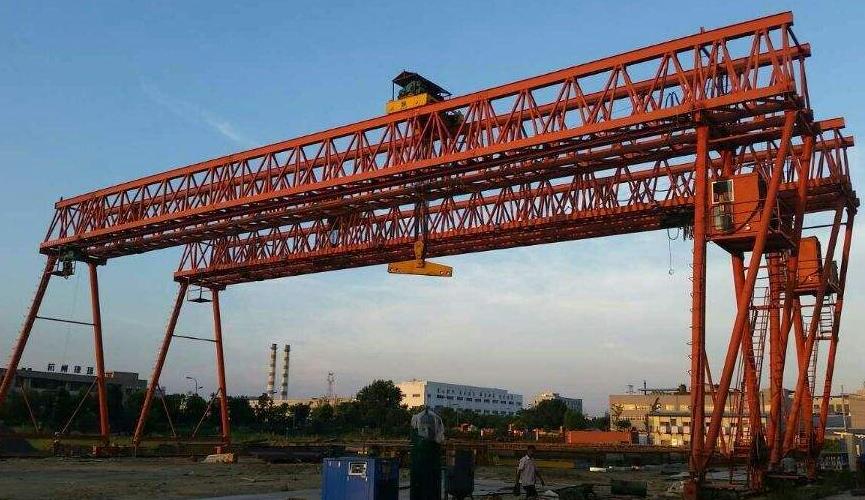 MG80/10T龙门吊在装卸物料时应注意什么？厂家给您解答