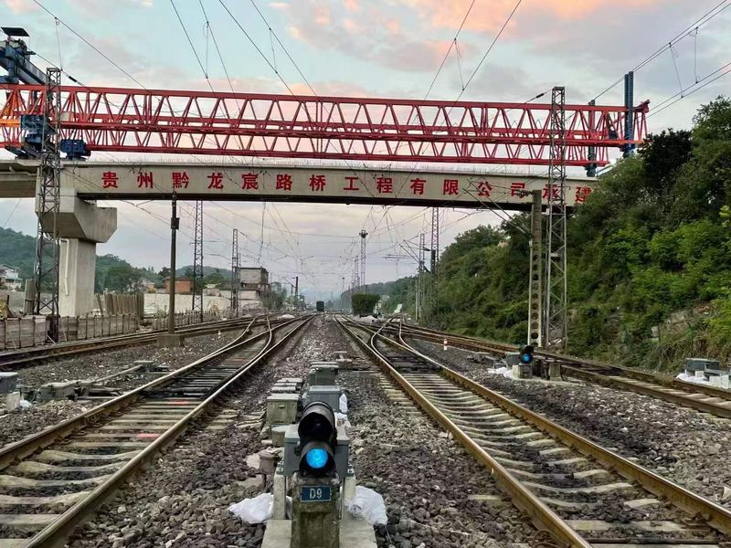GYLQ240T-40M自平衡过跨架桥机贵州跨铁路线工程