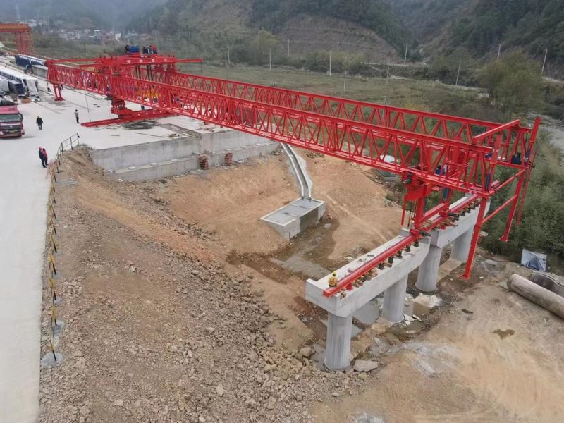 GYLQ240T-40M自平衡过跨架桥机