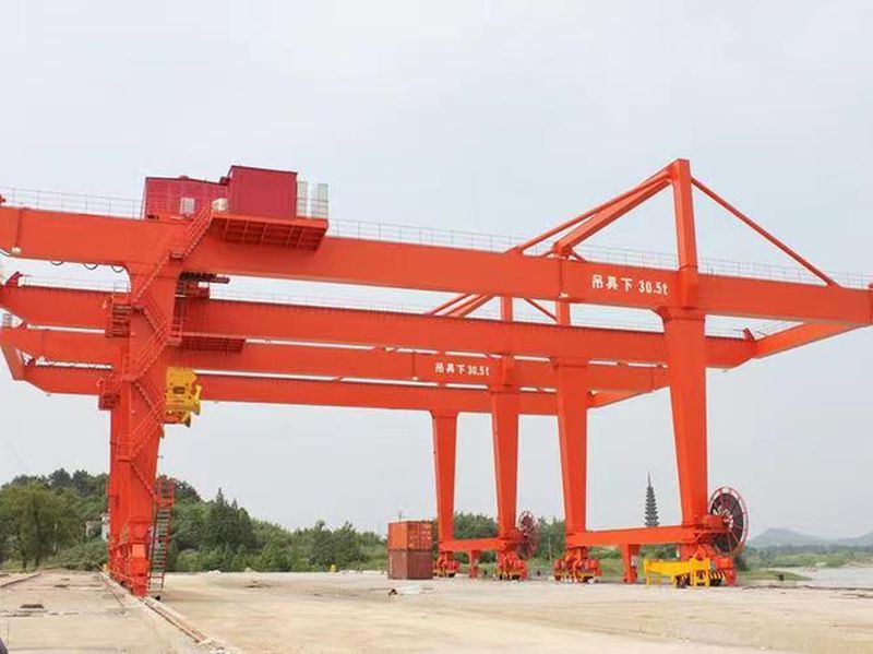 MG40T-28M-10M集装箱门式起重机