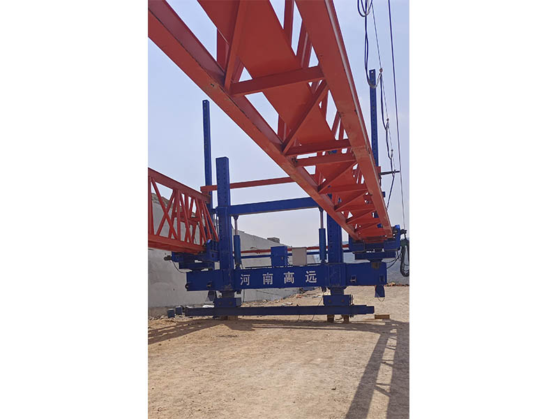 四川路桥铜资高速4标项目经理部GYLQ220T-40M自平衡过跨架桥机